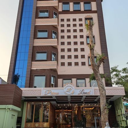 Prime Land Hotel Varanasi Exterior foto
