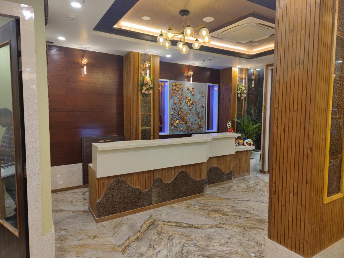 Prime Land Hotel Varanasi Exterior foto