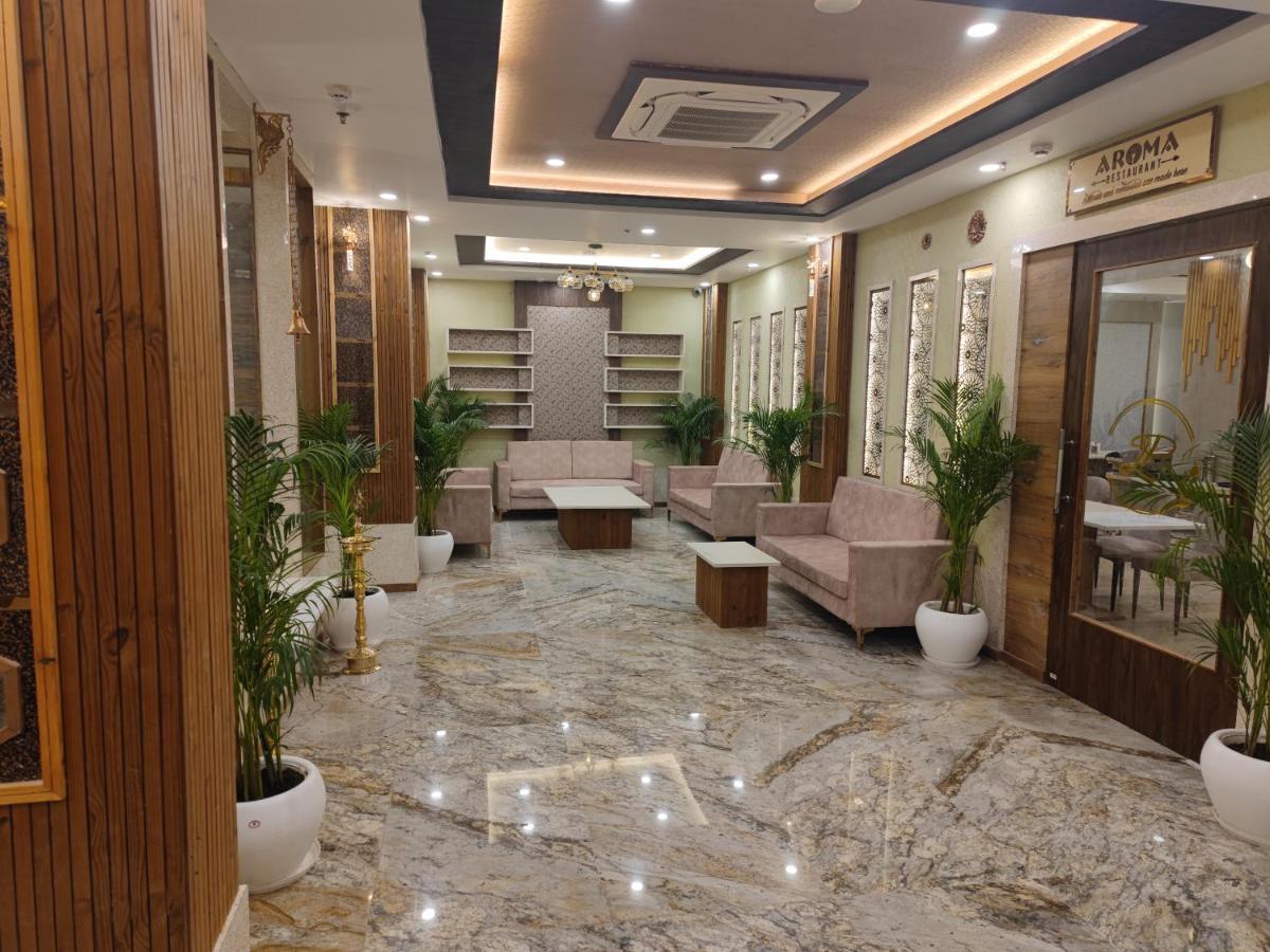 Prime Land Hotel Varanasi Exterior foto