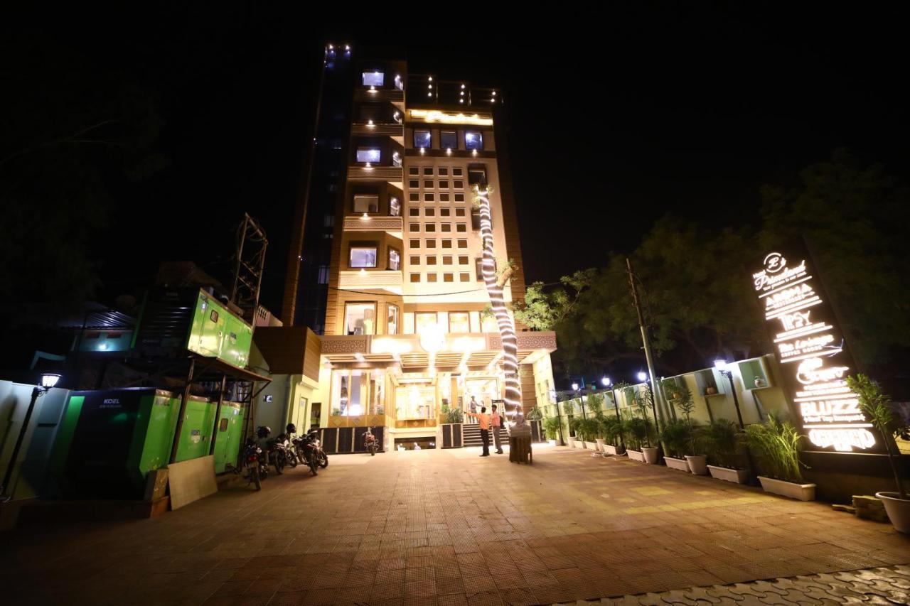 Prime Land Hotel Varanasi Exterior foto