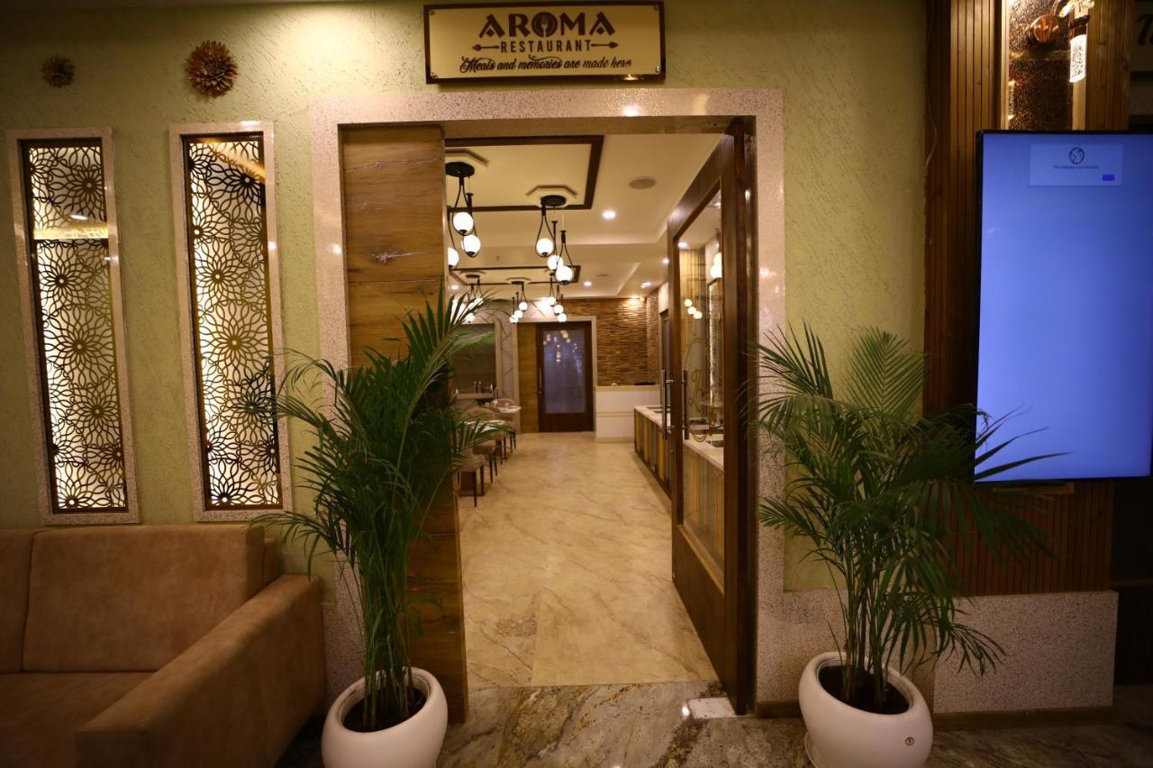 Prime Land Hotel Varanasi Exterior foto