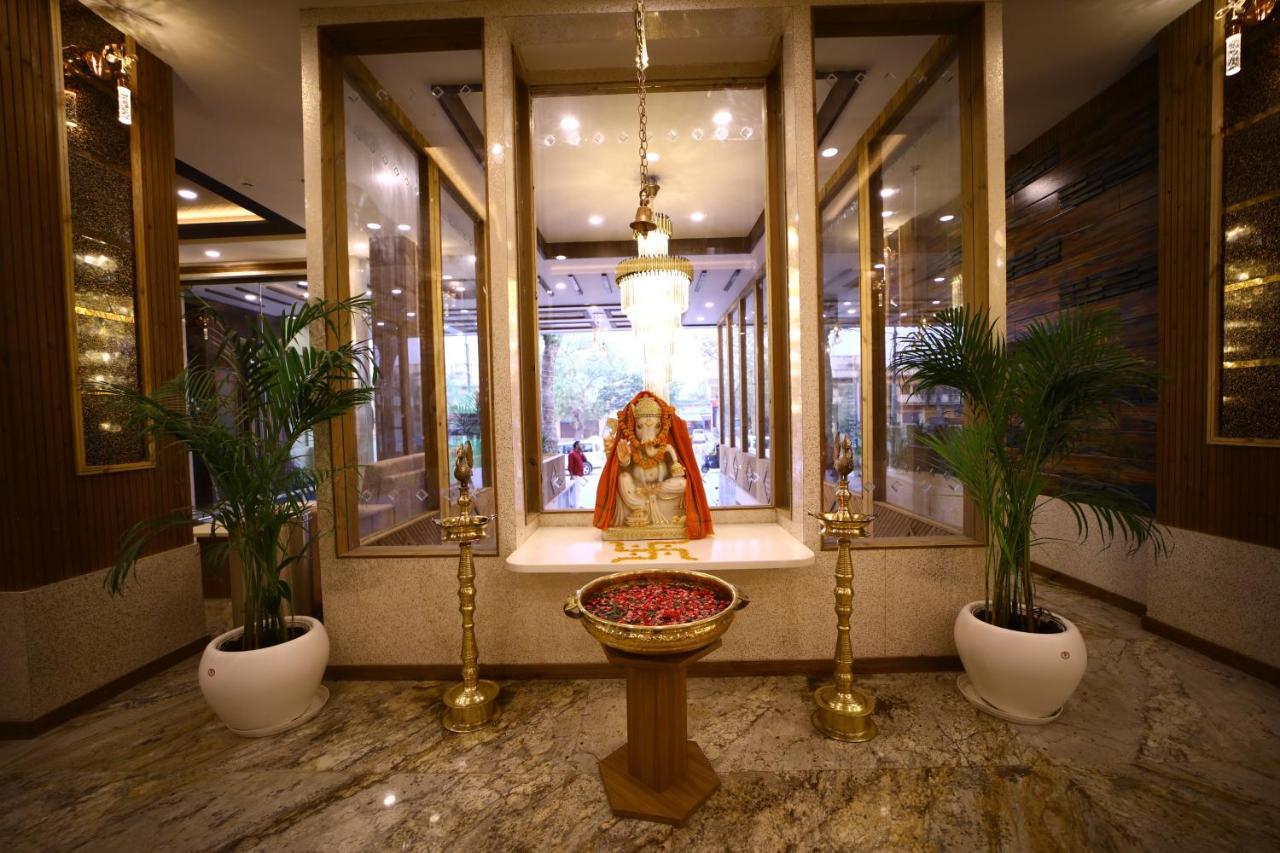 Prime Land Hotel Varanasi Exterior foto