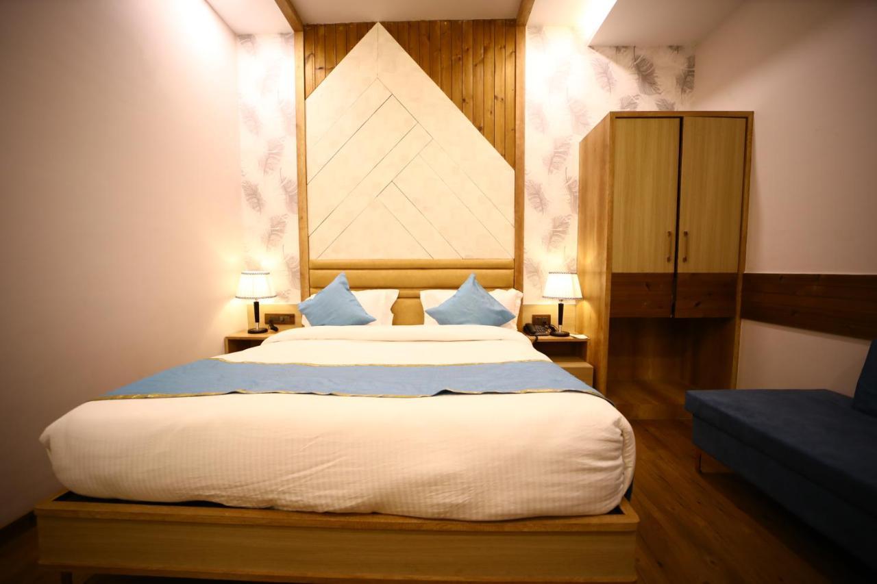 Prime Land Hotel Varanasi Exterior foto
