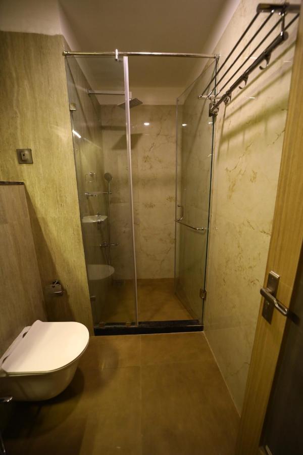 Prime Land Hotel Varanasi Exterior foto
