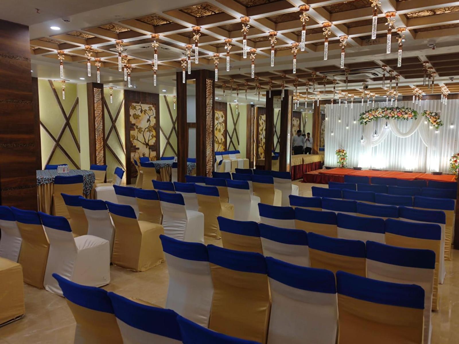 Prime Land Hotel Varanasi Exterior foto