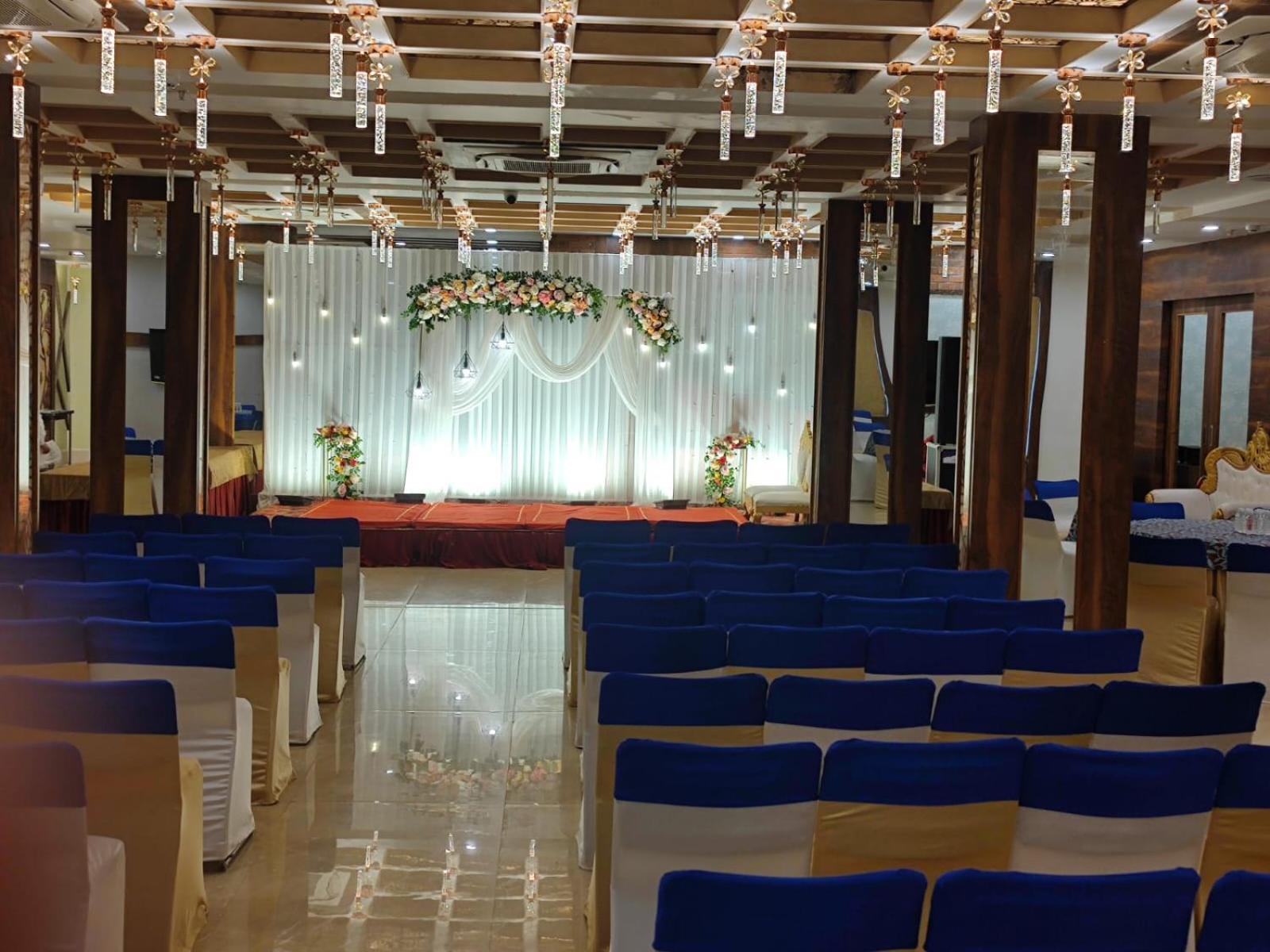 Prime Land Hotel Varanasi Exterior foto