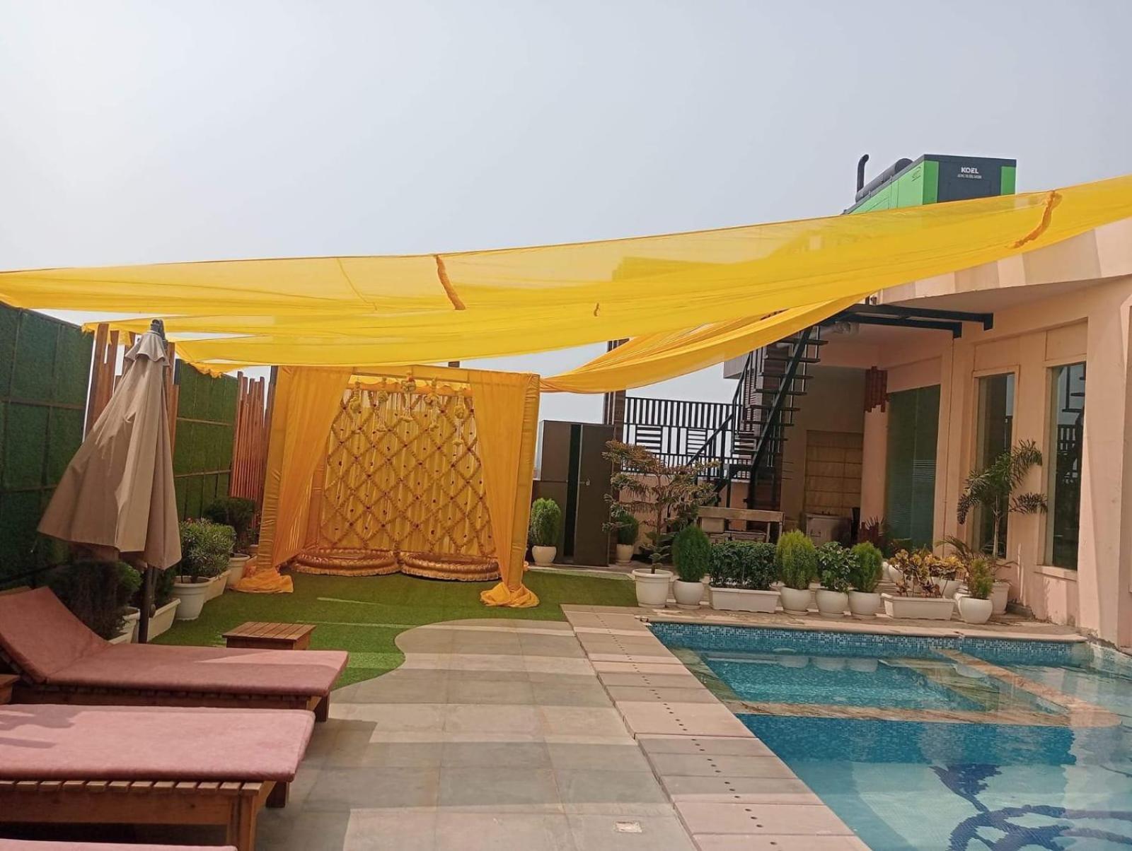 Prime Land Hotel Varanasi Exterior foto